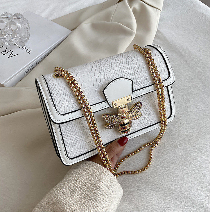 Esme – Trendy Retro Schoudertas met Ketting
