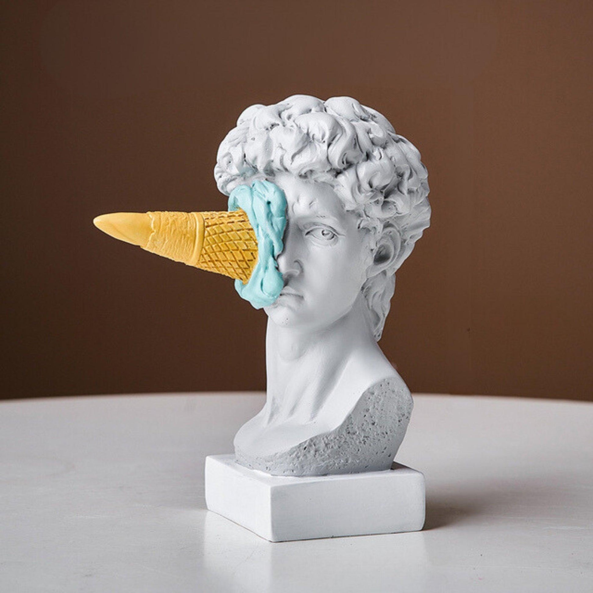 ArtWhimsy - Speelse ijs gezicht kunst sculptuur voor thuisdecoratie