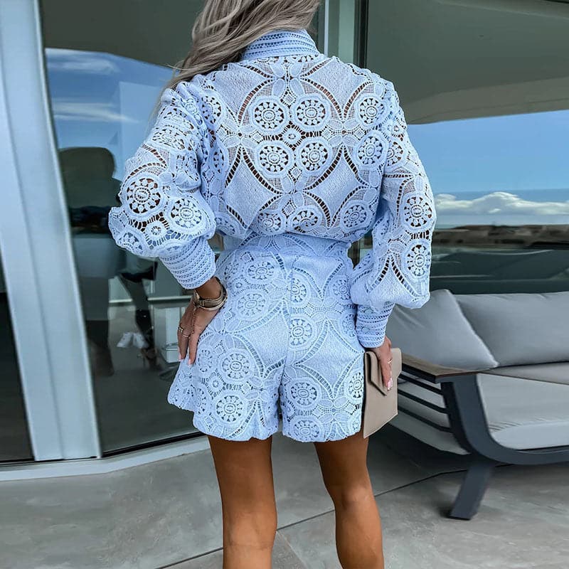 Alondra – Tweedelige set met geborduurde top met lange mouwen en bijpassende shorts