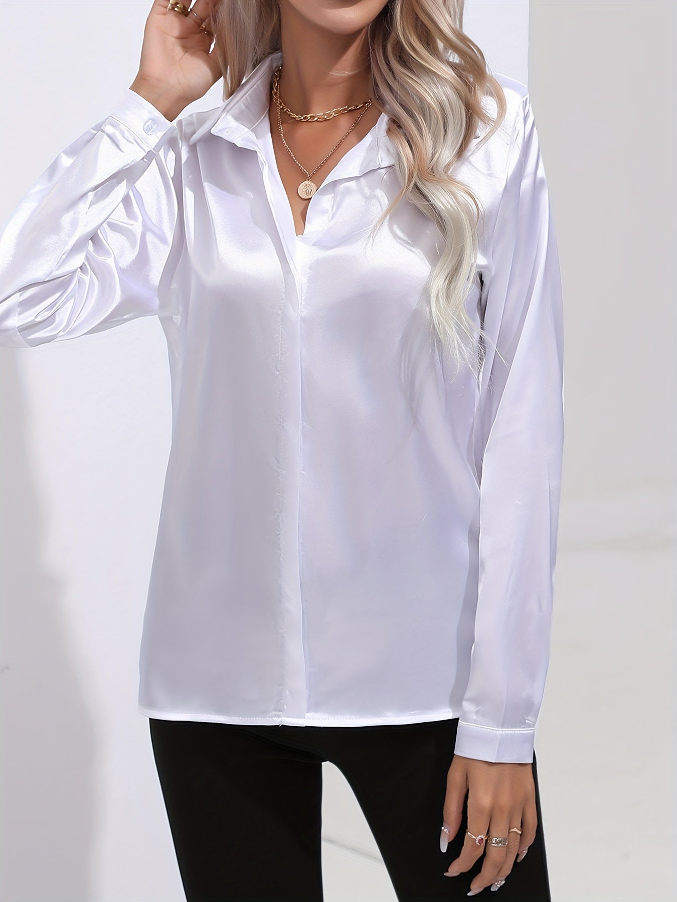 Leona - Casual Satijnen Blouse met een Verfijnde Glans