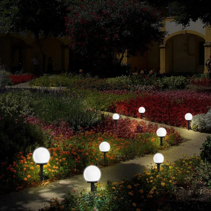 SunLuxe - Elegante zonnetuinverlichting met lichtgevende bollen en een modern design