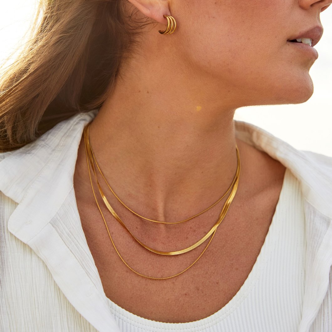 Liora – Elegante collar de cadena en capas con eslabones escalonados y efecto drapeado esculpido