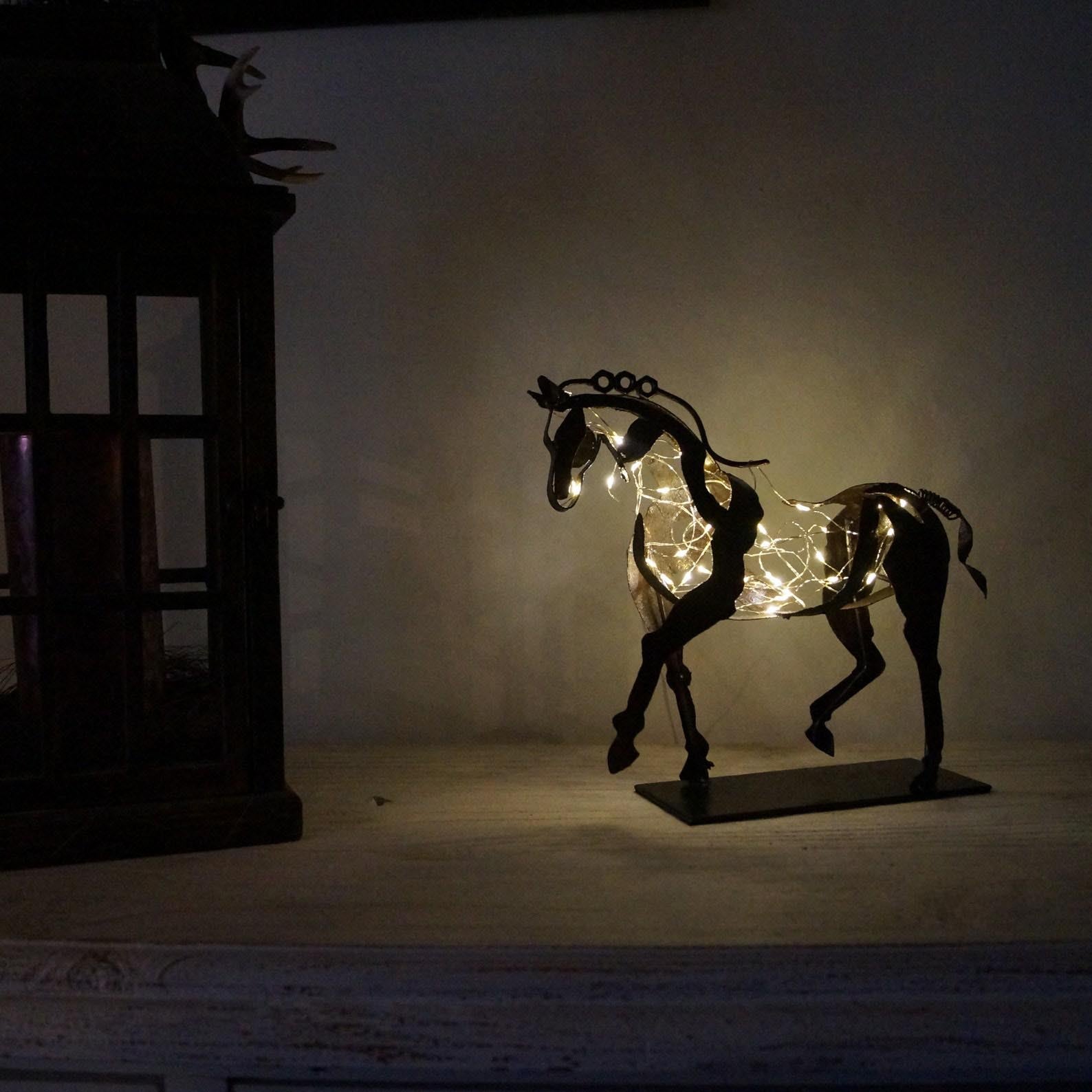 HorseAura - Artisanale metalen paardensculptuur voor paardenliefhebbers