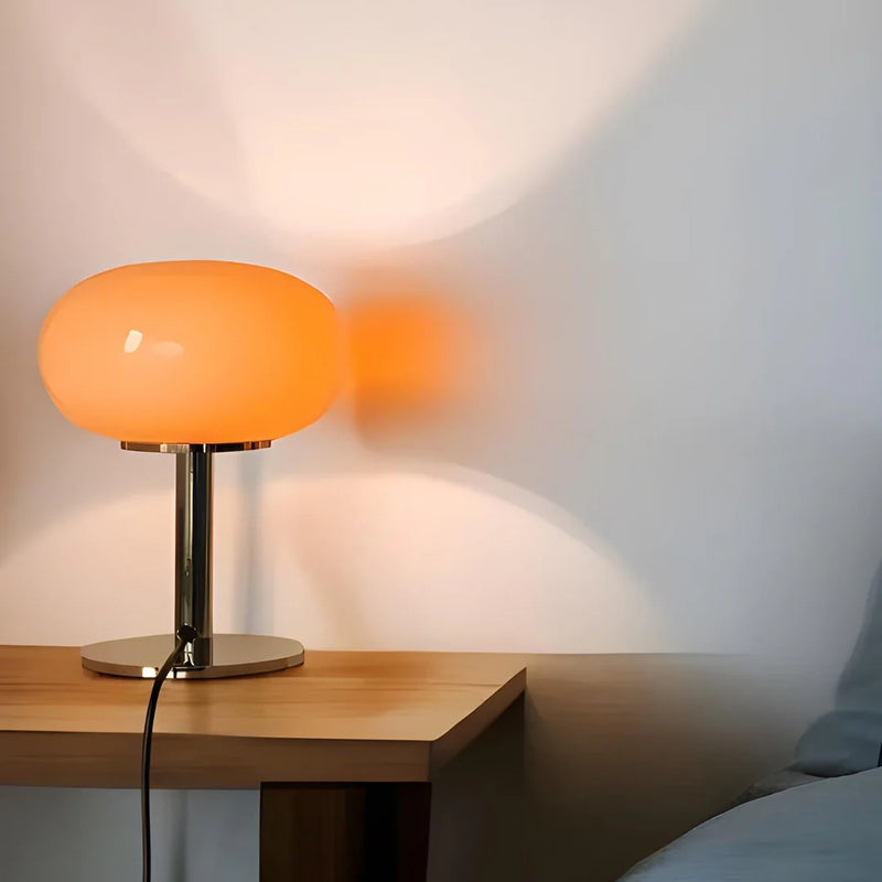 GleamGlow - Moderne Tafellamp met Ovale Glazen Kap en Strak Ontwerp