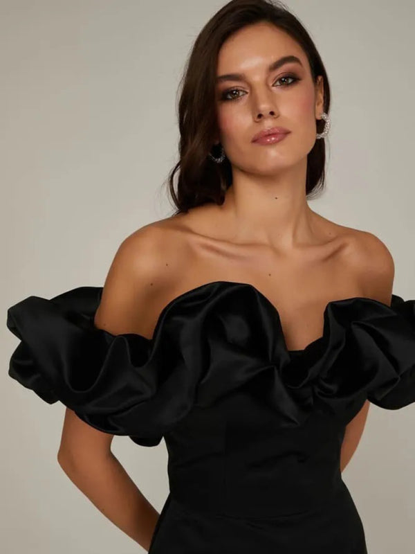 Mila - Casual Satijnen Jurk met Ruches en Carmen Halslijn