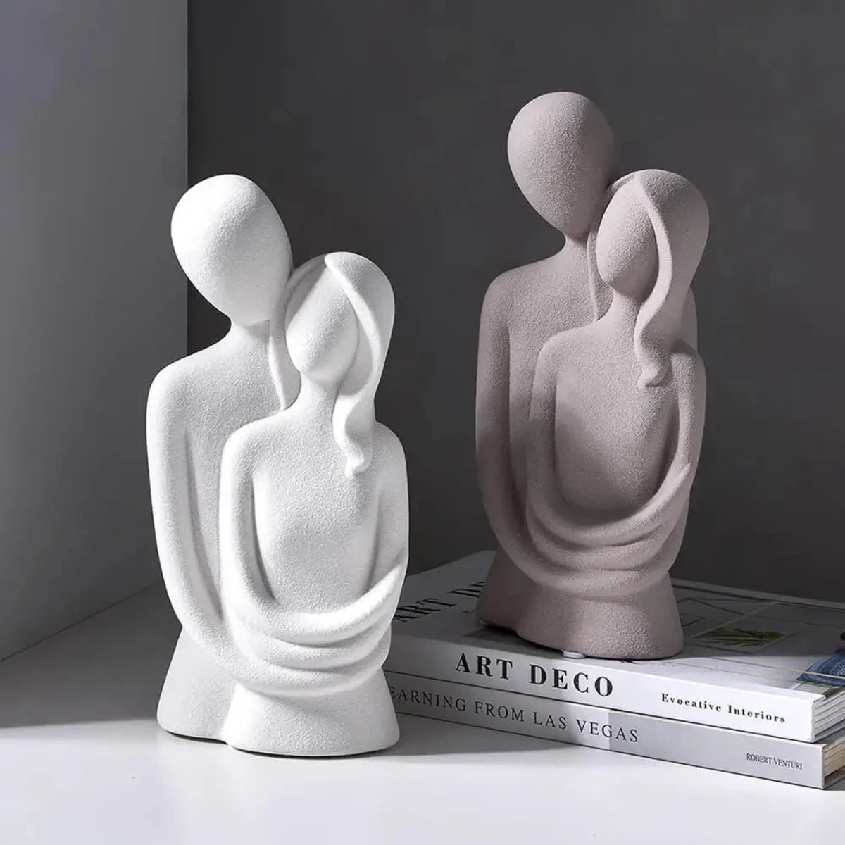 SoulNest - Abstract paarsculptuur met verbonden gebogen lichamen en langwerpige vormen