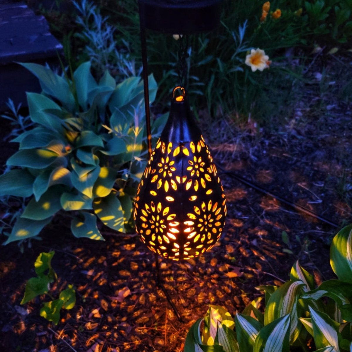 GlowNest – Zonne-tuinverlichting met zachte gloed en automatische schemer-tot-dageraadfunctie