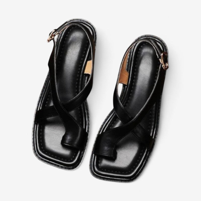 Liora – Sandalen met kruisbandjes en gesp
