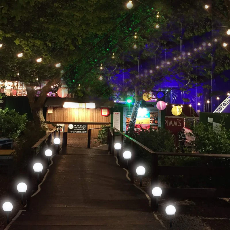 SunLuxe - Elegante zonnetuinverlichting met lichtgevende bollen en een modern design