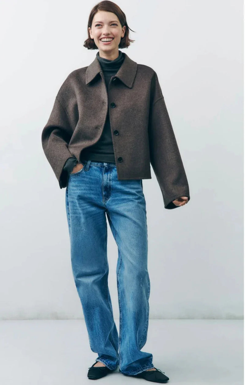 Bella - Chique Cropped Jacket met een klassieke knoopsluiting en een relaxte pasvorm