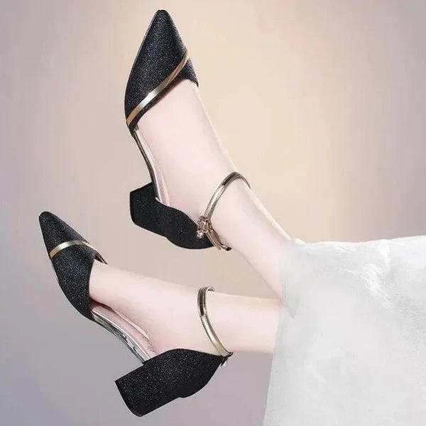 Noora - Verfijnde pumps met blokhakken en een slanke spitse neus