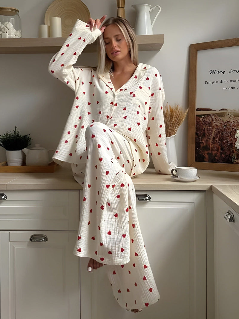 Mia - Trendy pyjama met hartjesprint en lange mouwen