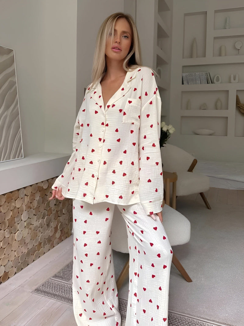 Mia - Trendy pyjama met hartjesprint en lange mouwen