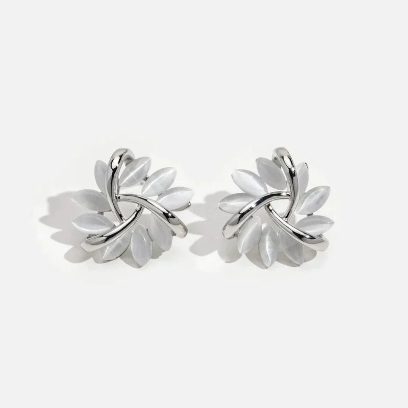 Lyra – Bloemenoorbellen met bloemblaadjesaccenten en elegante details