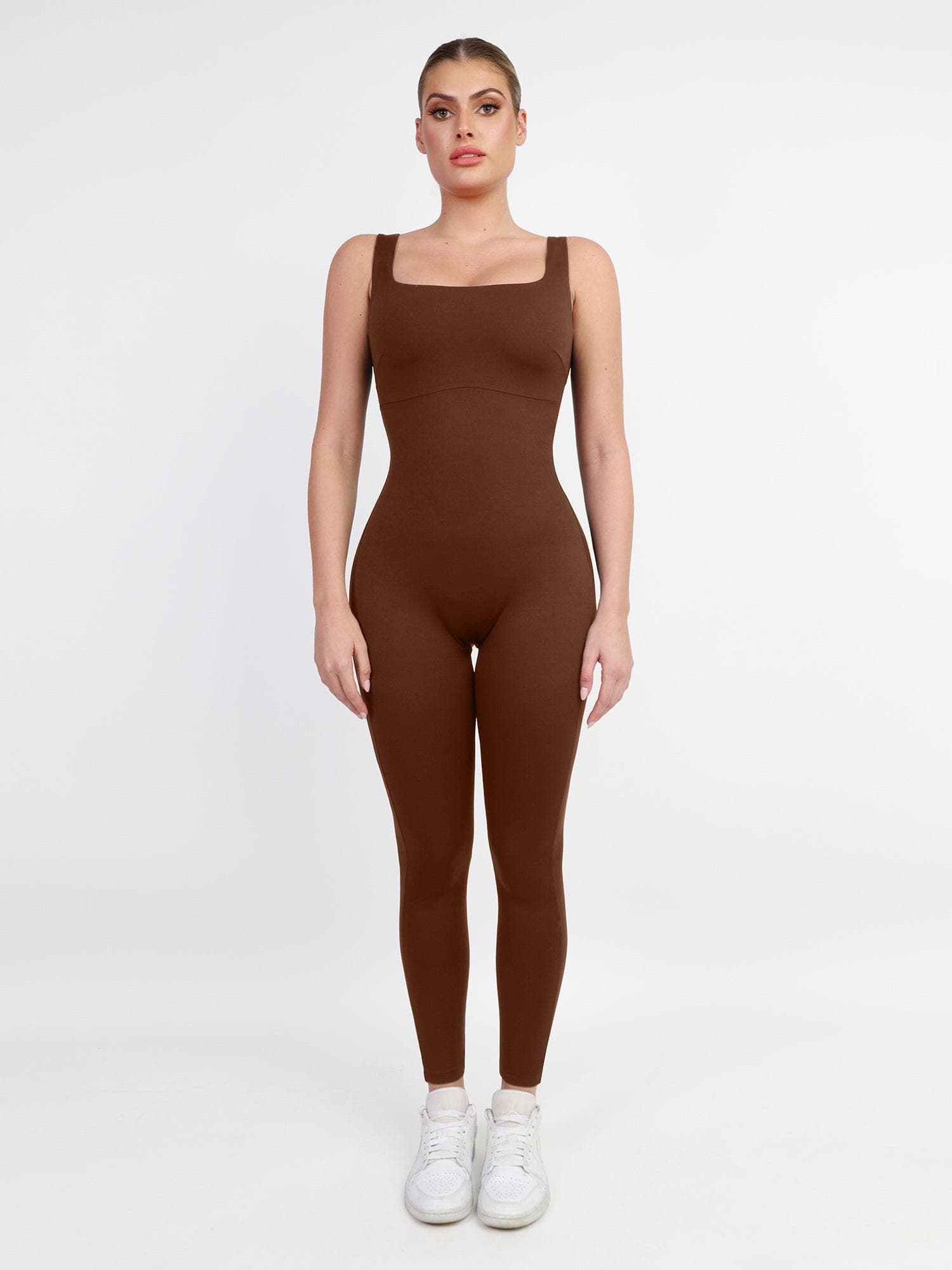 Ayla - Getailleerde jumpsuit met vierkante halslijn en open rug