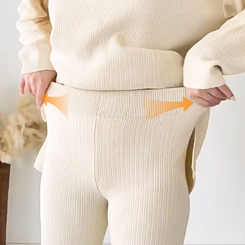 Stella – Tweedelige set met top met v hals en broek met wijde pijpen
