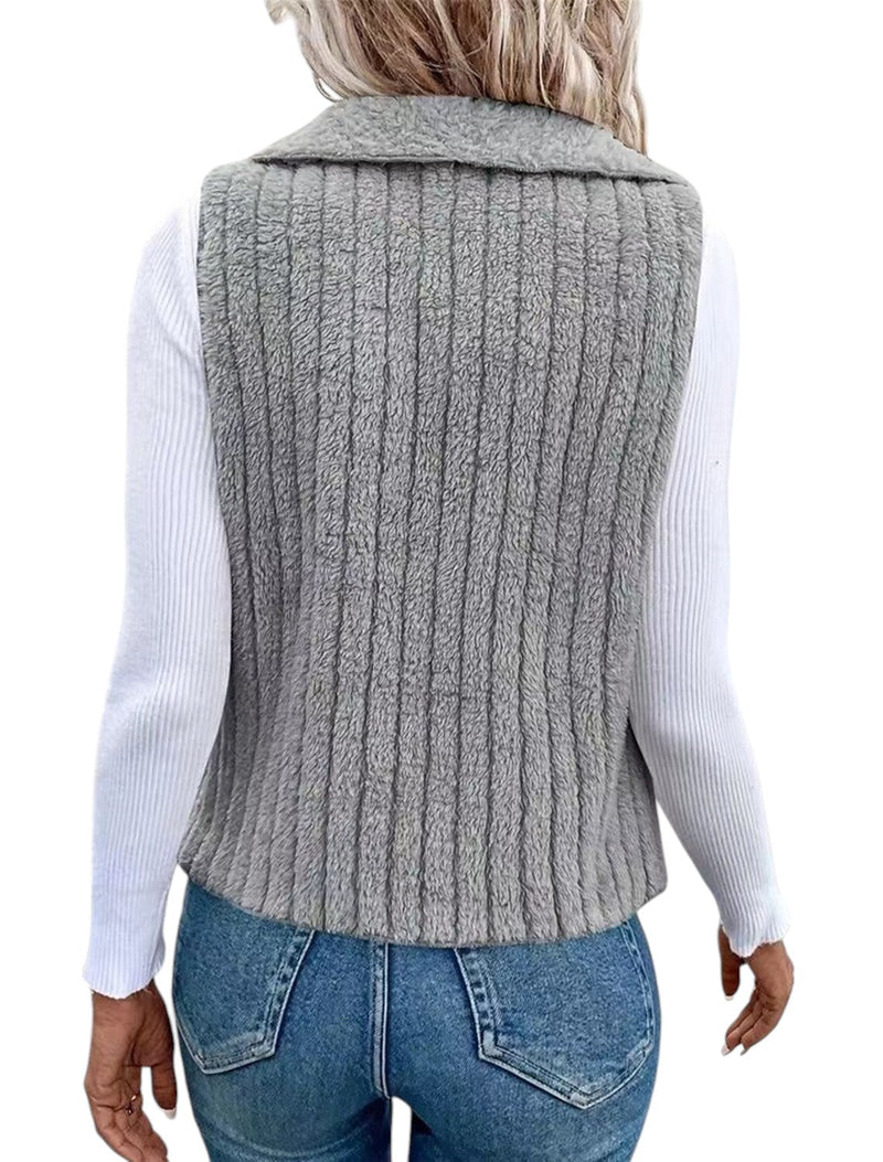 Mira – Stijlvol mouwloos teddyvest met gedrapeerde kraag en geribbelde look