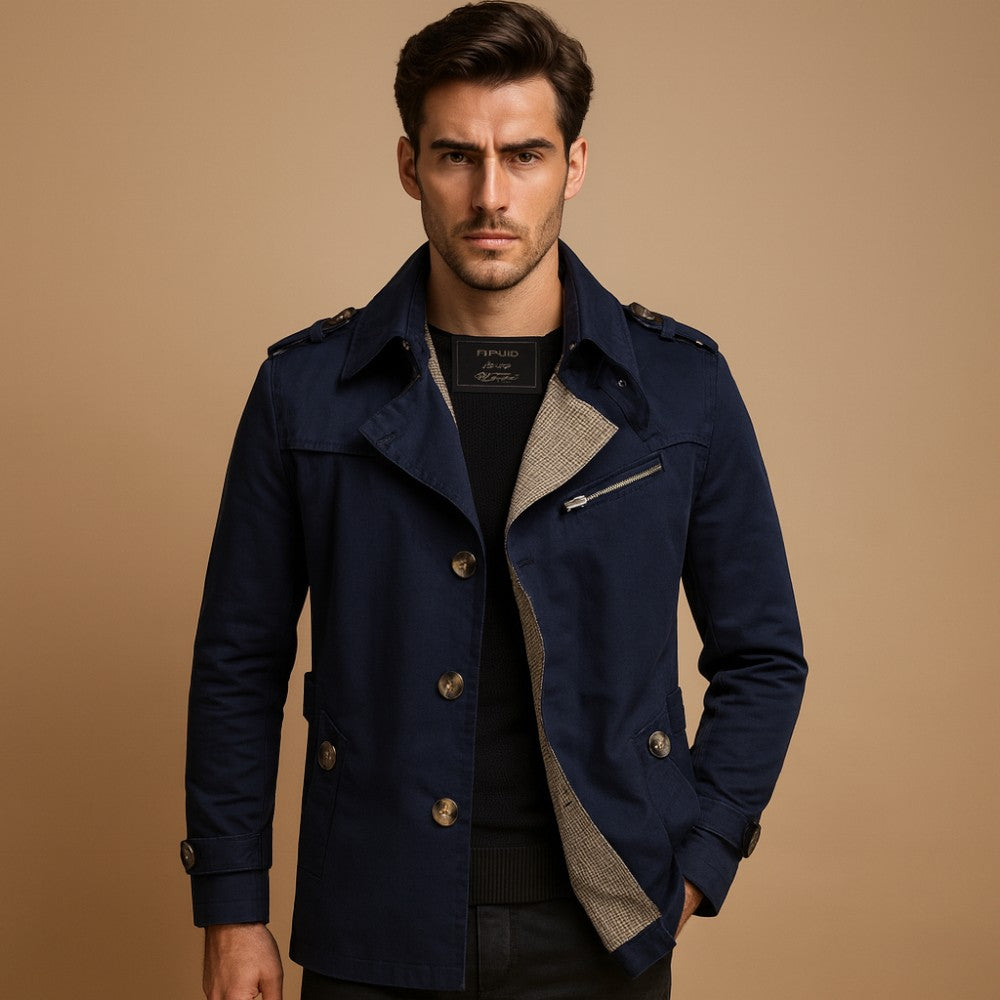 Benjamin – Enkelsluitende Trenchcoat met Omgeslagen Kraag