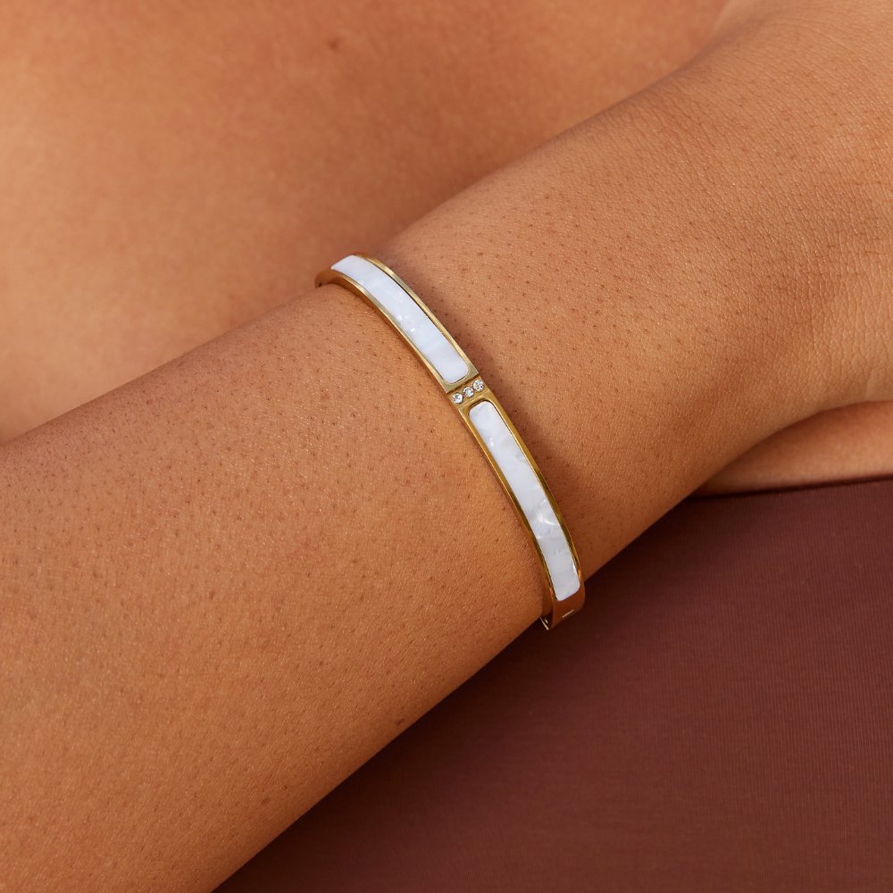Rhea – Elegante polsband met ronde accenten en verfijnde gelaagde look