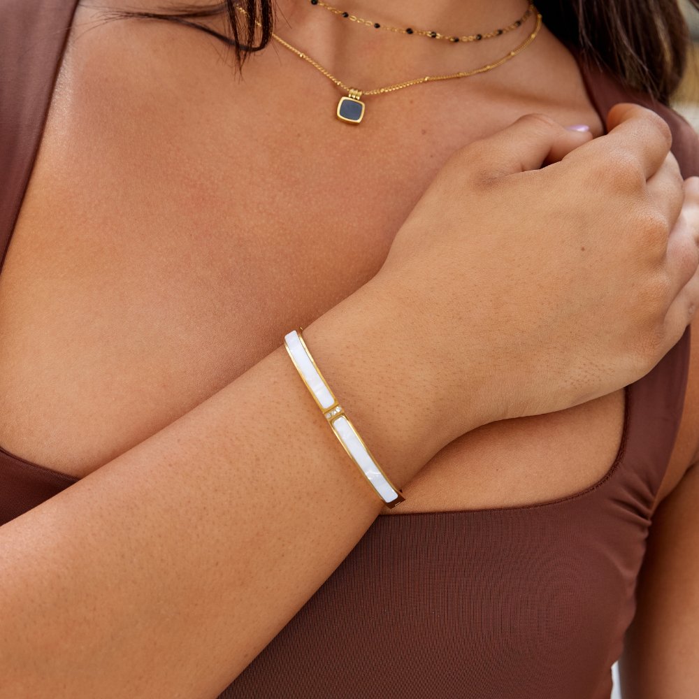 Rhea – Elegante polsband met ronde accenten en verfijnde gelaagde look