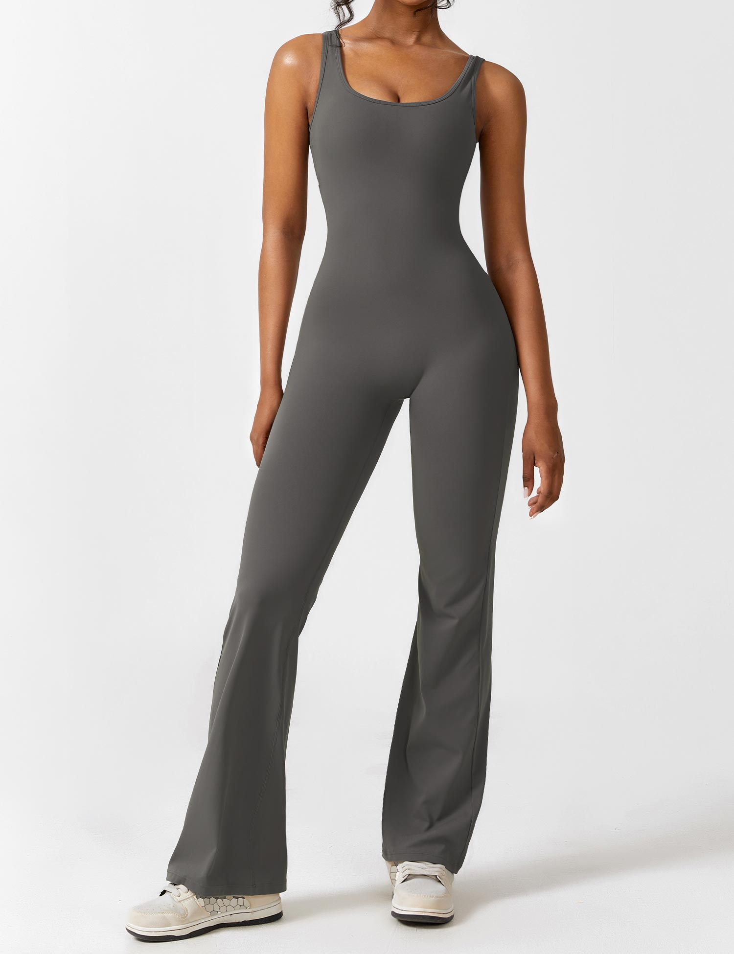 Ayla – Eendelige jumpsuit met holle zijkanten en V-rugontwerp